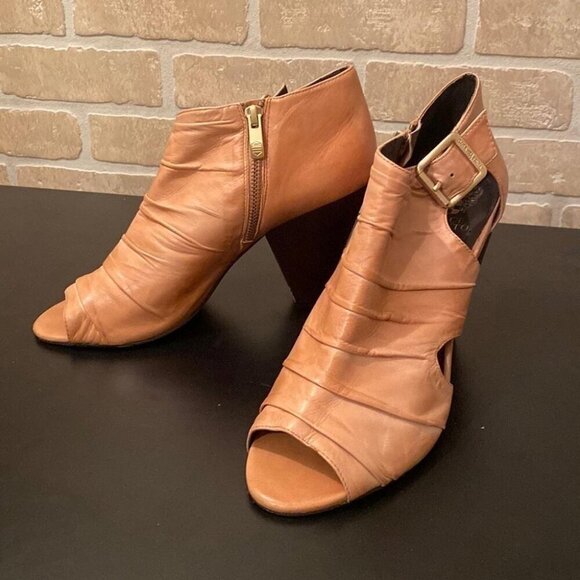 Modern Western Vince Camuto Peep Toe Heels Boho Chic Minimalist Booties - Picture 1 of 10
